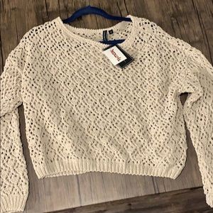 NWT  short crop sweater